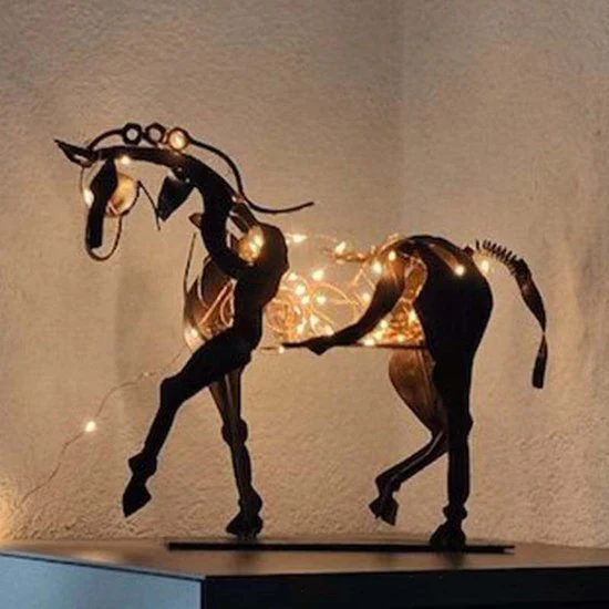 Elegante Tafellamp met Paardendesign en LED-Verlichting -Stijlvolle Decoratie voor elke Ruimte – Duurzaam IJzer -werkt op USB- 14x20x19CM -donkerbruin