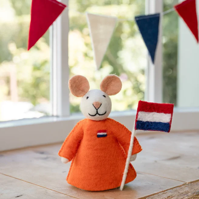 Sjaal met verhaal – Decoratie – Muis met Nederlandse vlag