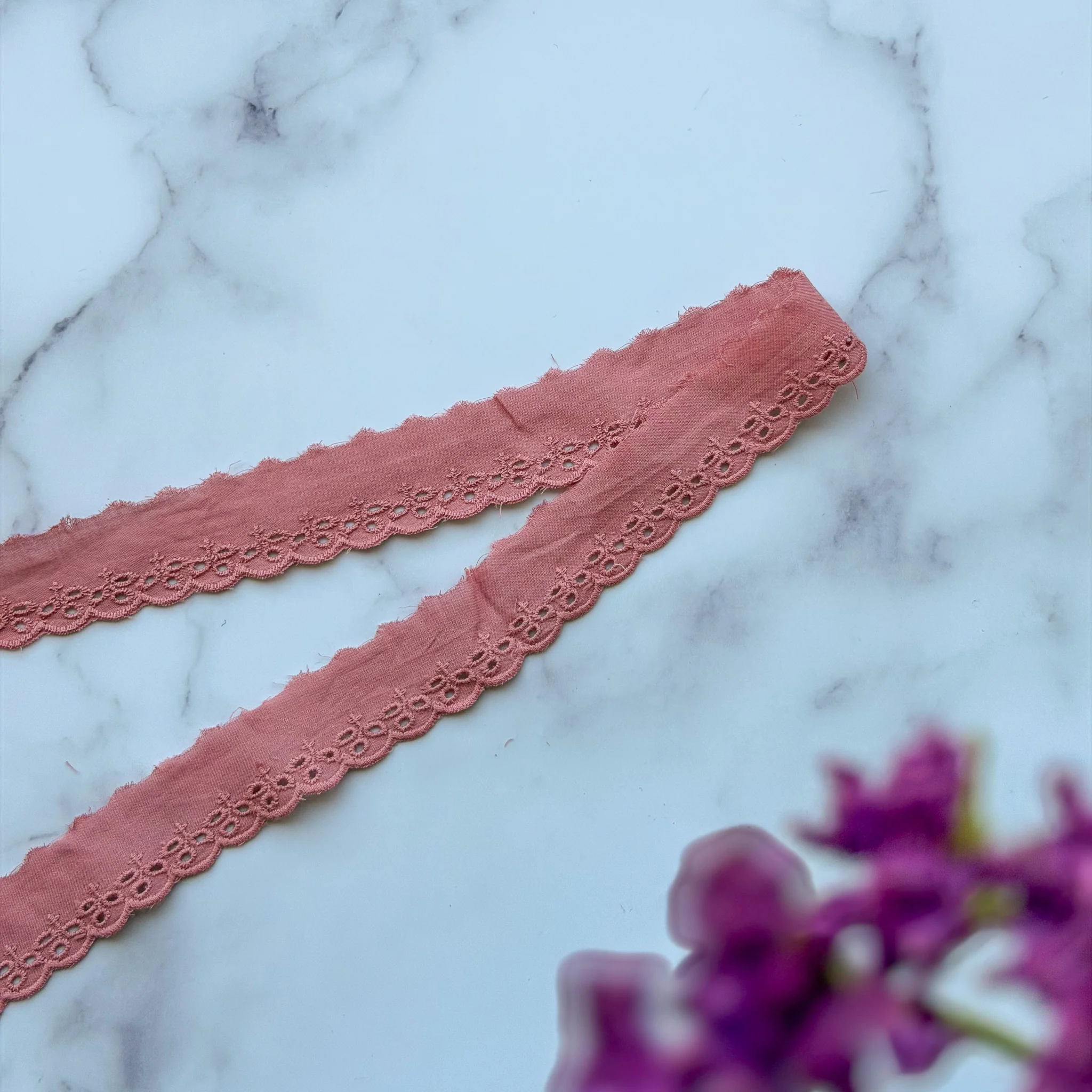 Broderie Kant 30 mm – Oud roze